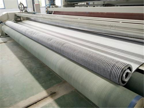 鈉基膨潤土防水毯與HDPE土工膜 構(gòu)筑現(xiàn)代工程防滲屏障